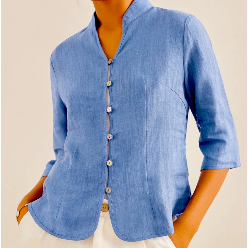 Discover the unique charm of our 100% LINEN FITTED HAND BUTTON JACKET.